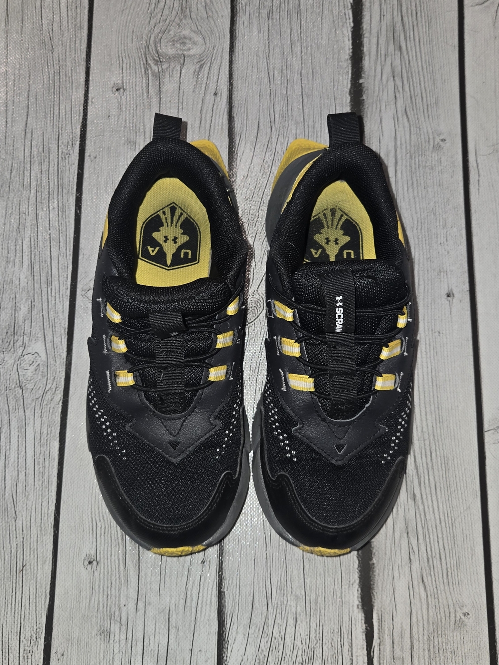 Under Armour Kids Black and Yellow Athletic Sneakers Size 2